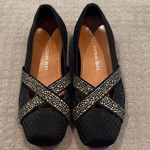 bernie mev. Black Flats with Gold Detailing 38